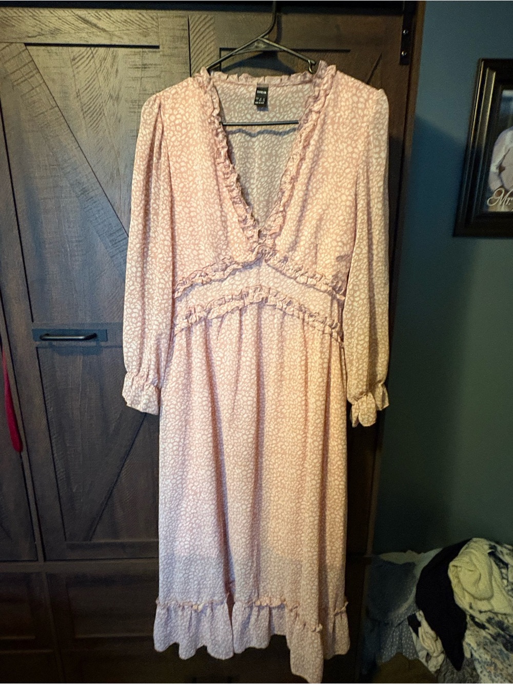 🔥SHEIN White Eyelet skirt, Blue Floral Dress,Pink Print & Tie-Dye Tank Dress🔥 - Picture 6 of 8